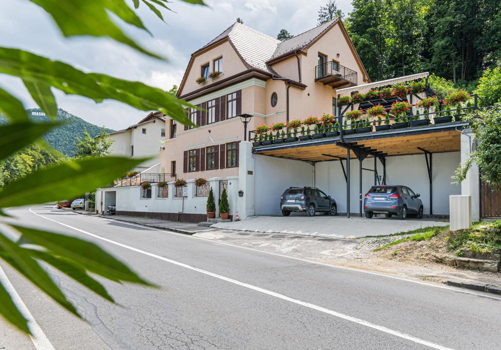 Отель Casa Moritz Брашов Экстерьер фото