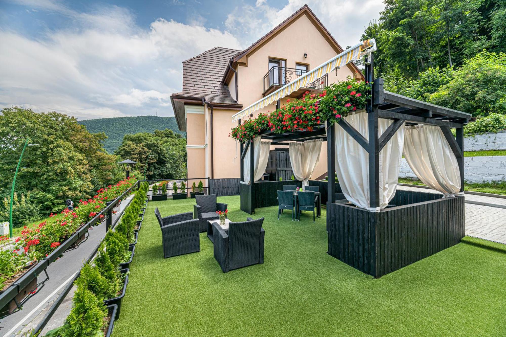 Отель Casa Moritz Брашов Экстерьер фото